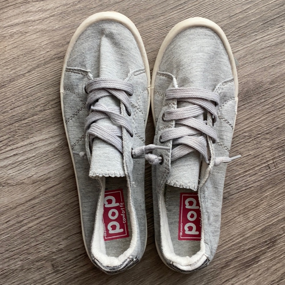 Size 7-7.5 Pop slide on sneakers